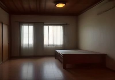 温暖室内场景，柔和灯光下的私密空间，体现妈妈激烈的性生活话题的情感内涵与生活真实感